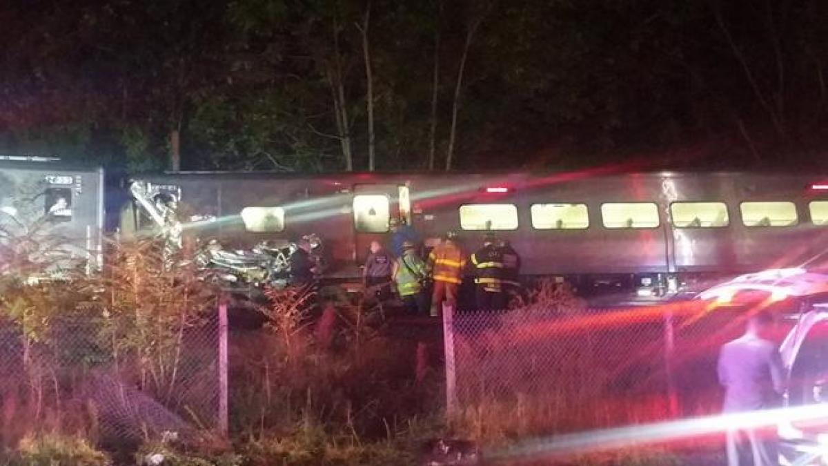 New York: Passenger train derails, 11 injured